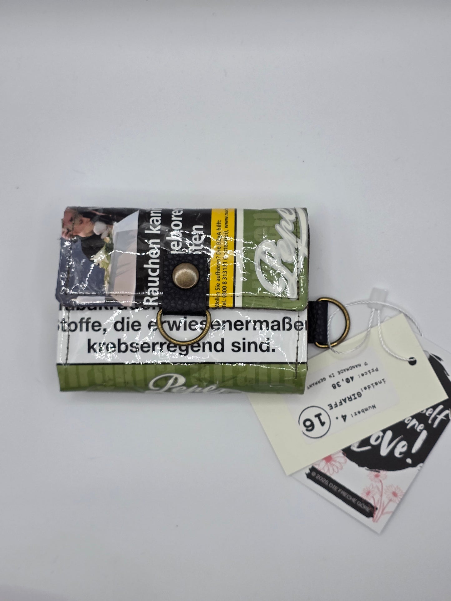 4.16 upcycling wallet, giraffe