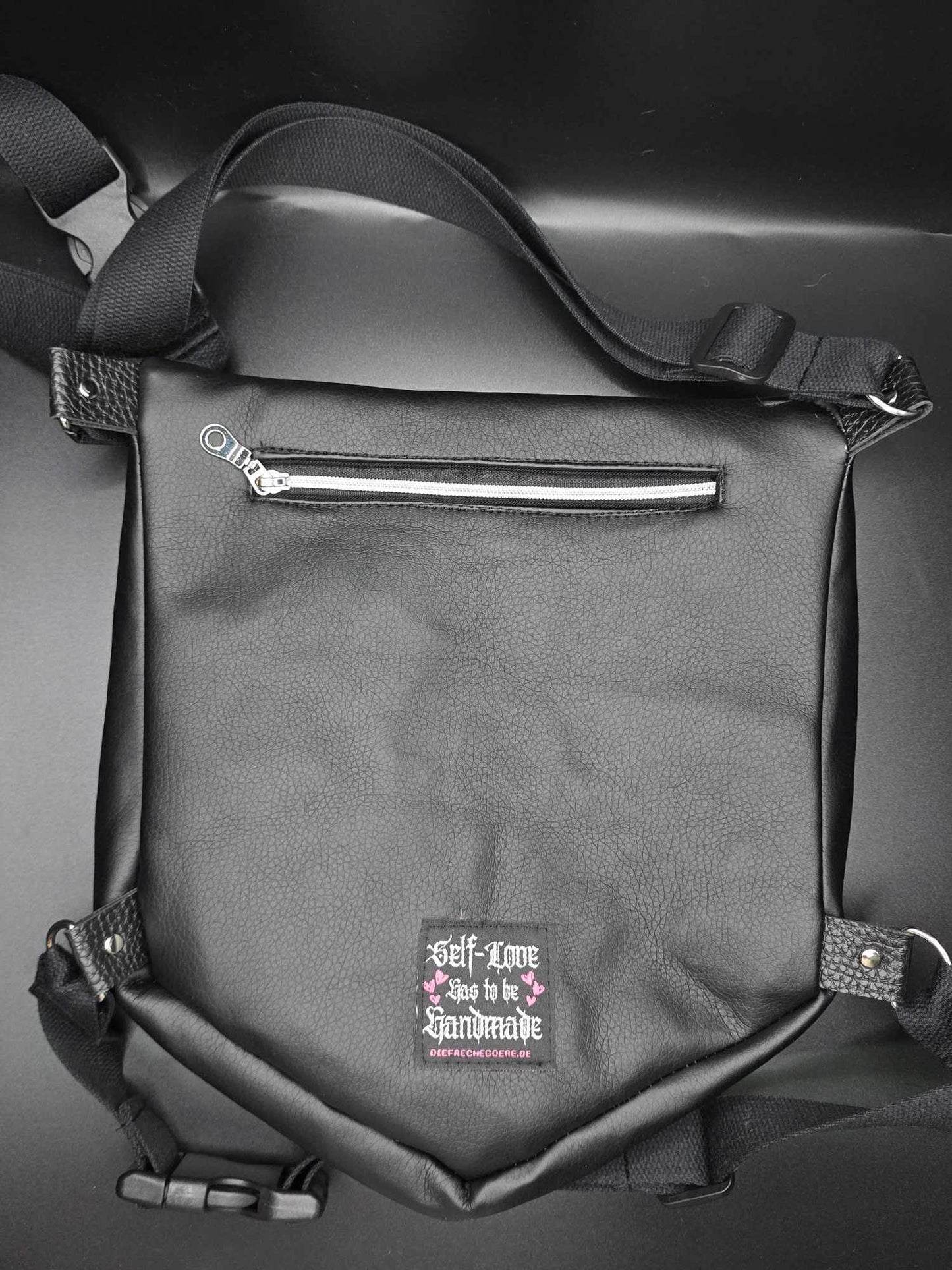 LB2.1+2 Leg Bag, black faux leather