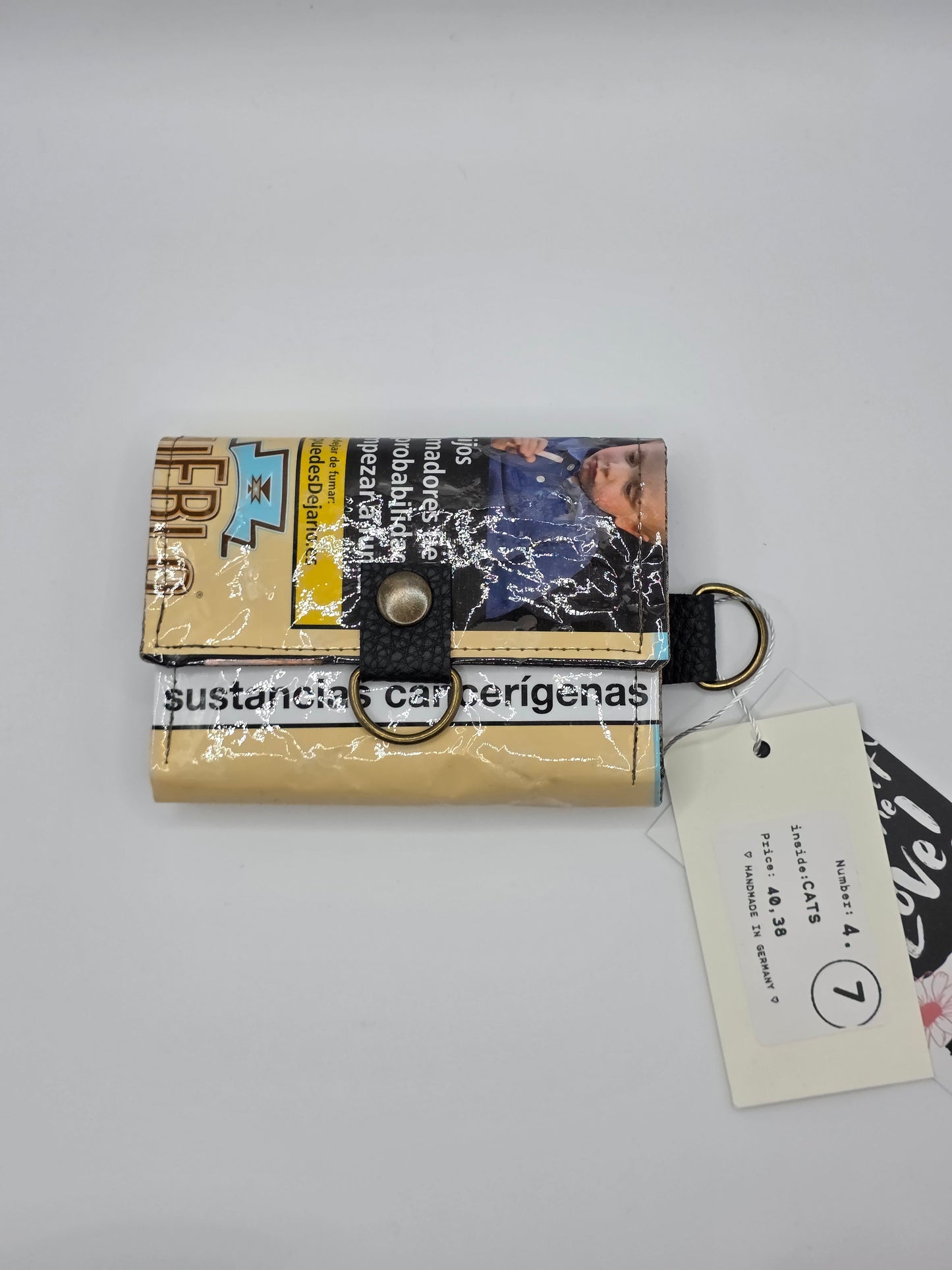 4.7 upcycling wallet, Cats