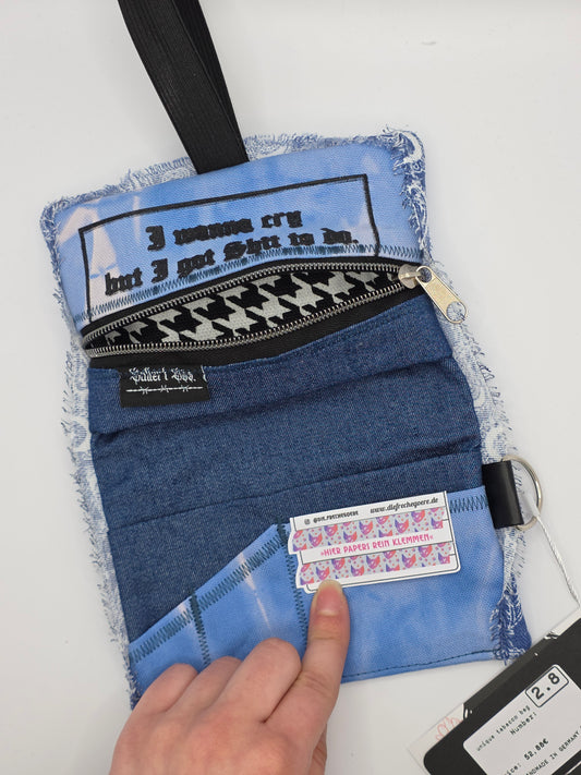 2.8 Tabacco pouch - light blue batik