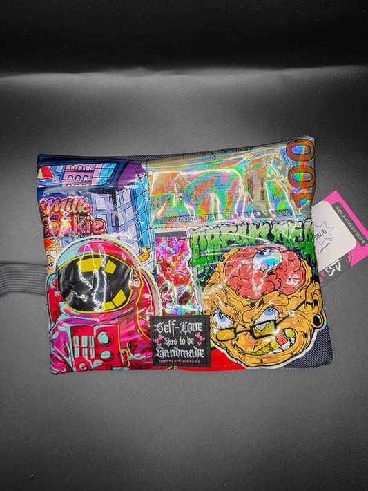 TB2.6 Trippy Zip Bag - upcycled, dunkelblau