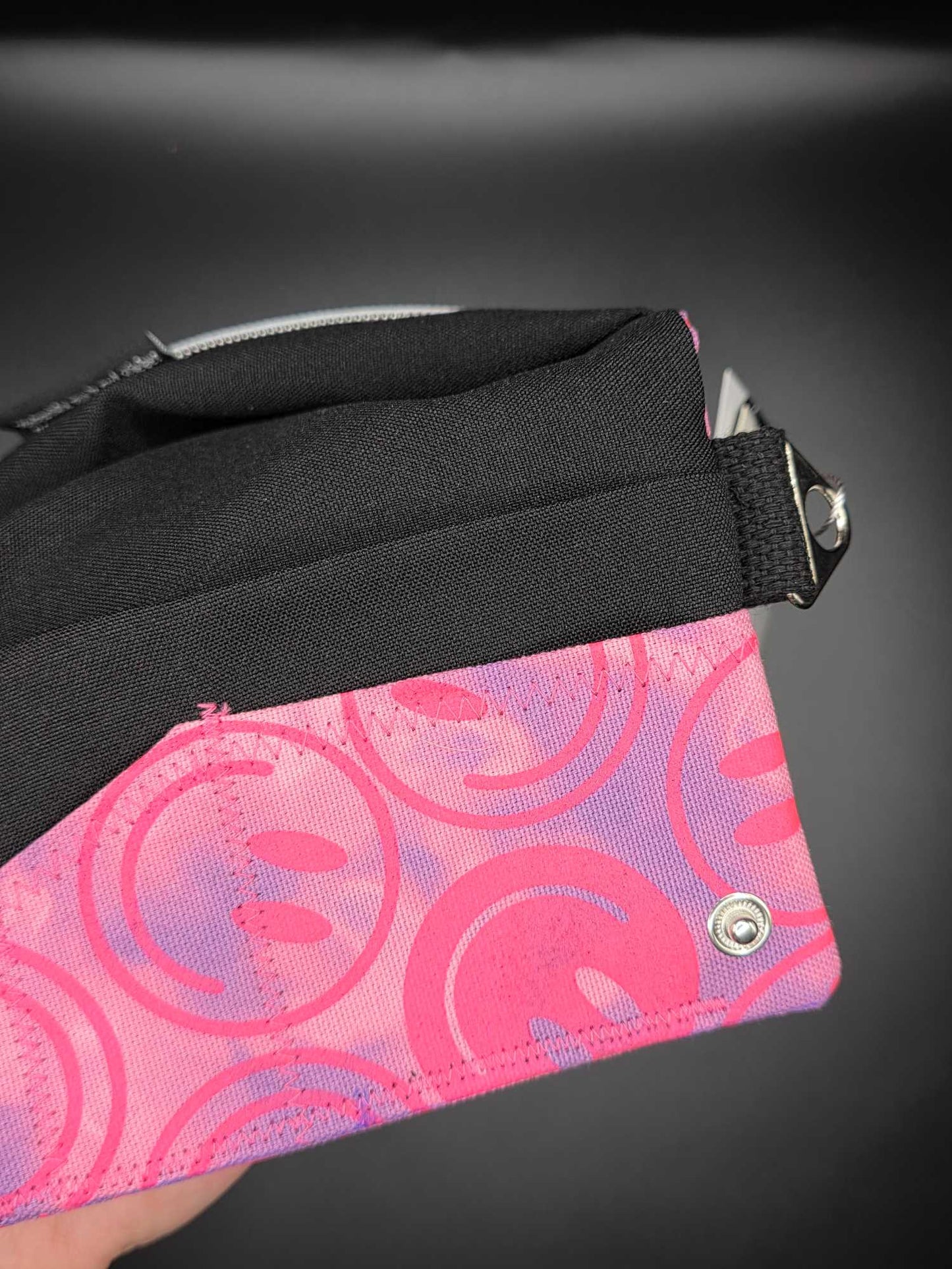 TT9.1 Tabacco pouch, Smileys