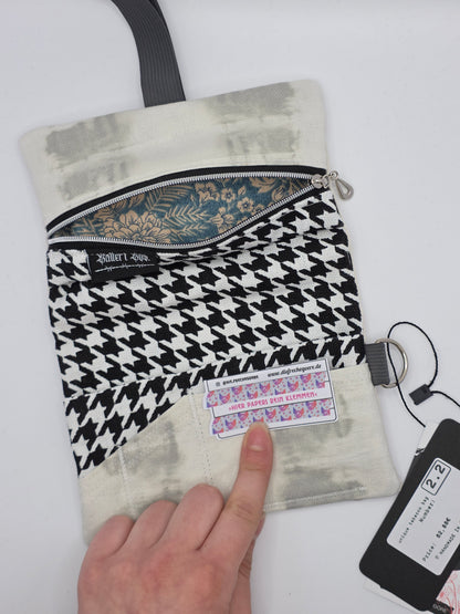 2.2 Tabacco pouch - gray batik