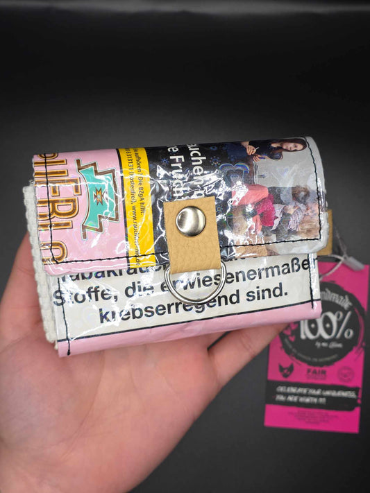W16.1 wallet - upcycled, cats ✨️holographic hearts✨️