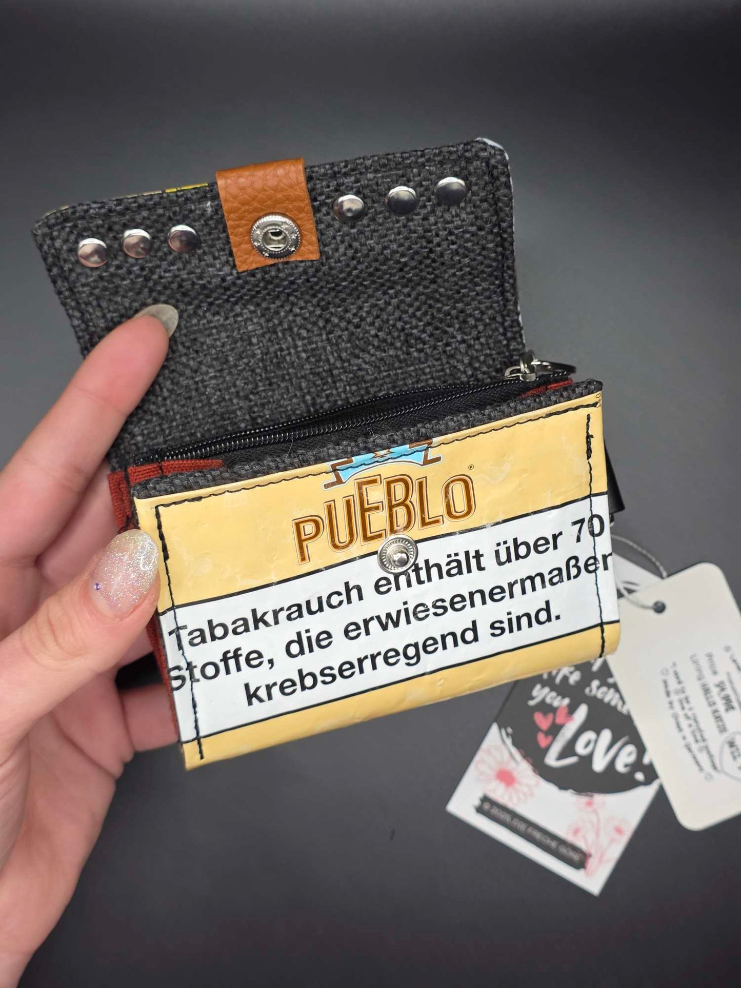 W11.9 wallet - upcycled, Hallo Katze inside