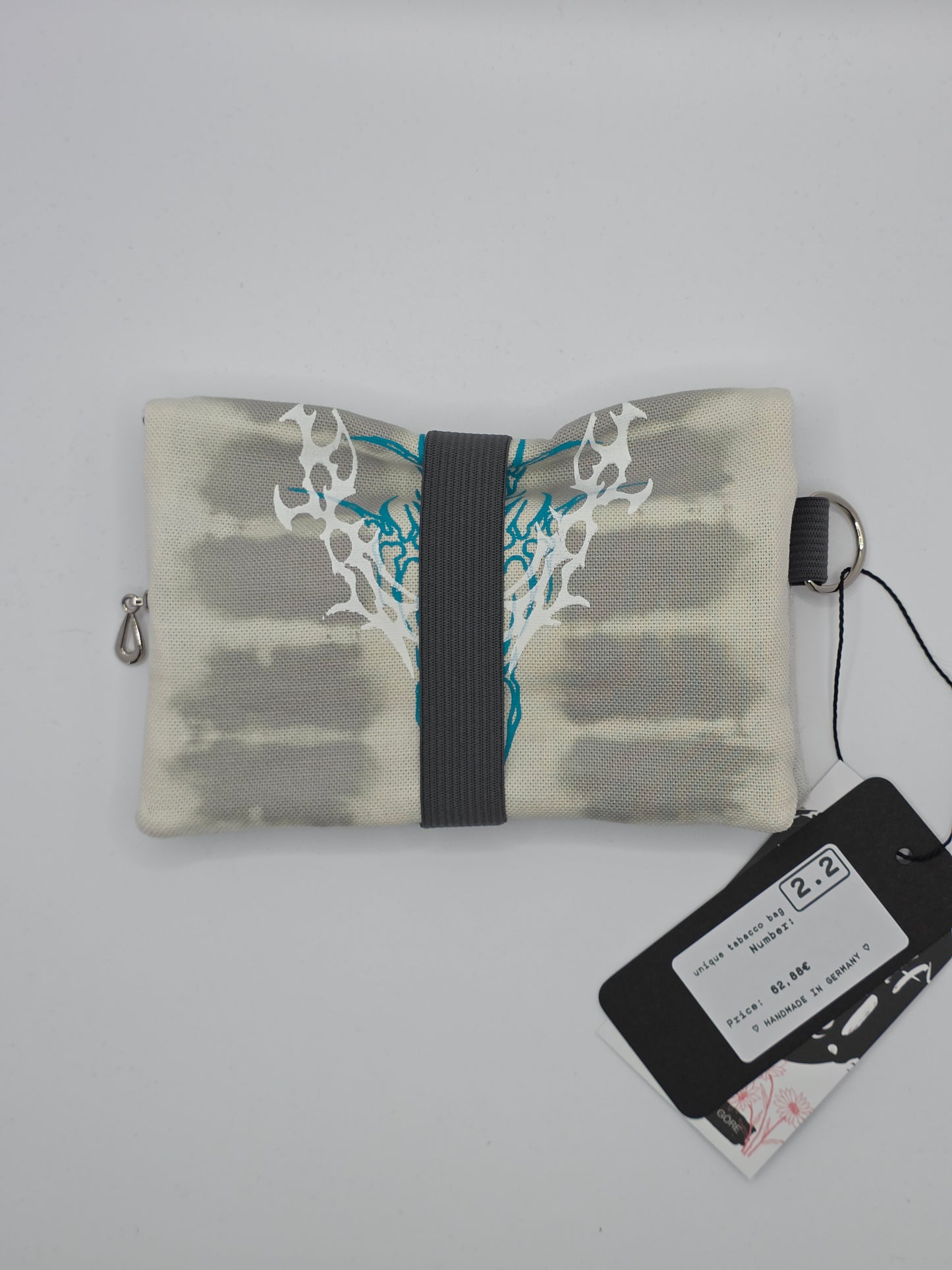 2.2 Tabacco pouch - gray batik