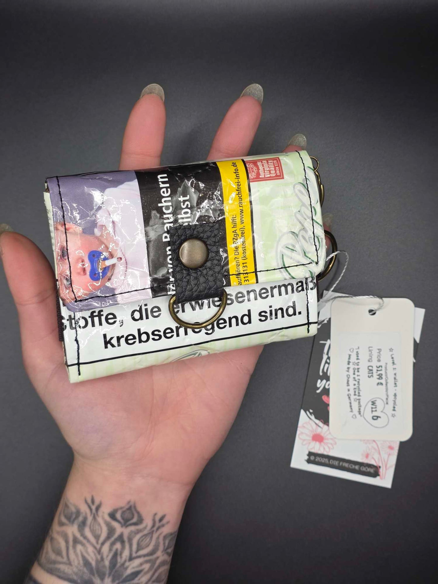 W11.6 wallet - upcycled, Cats inside