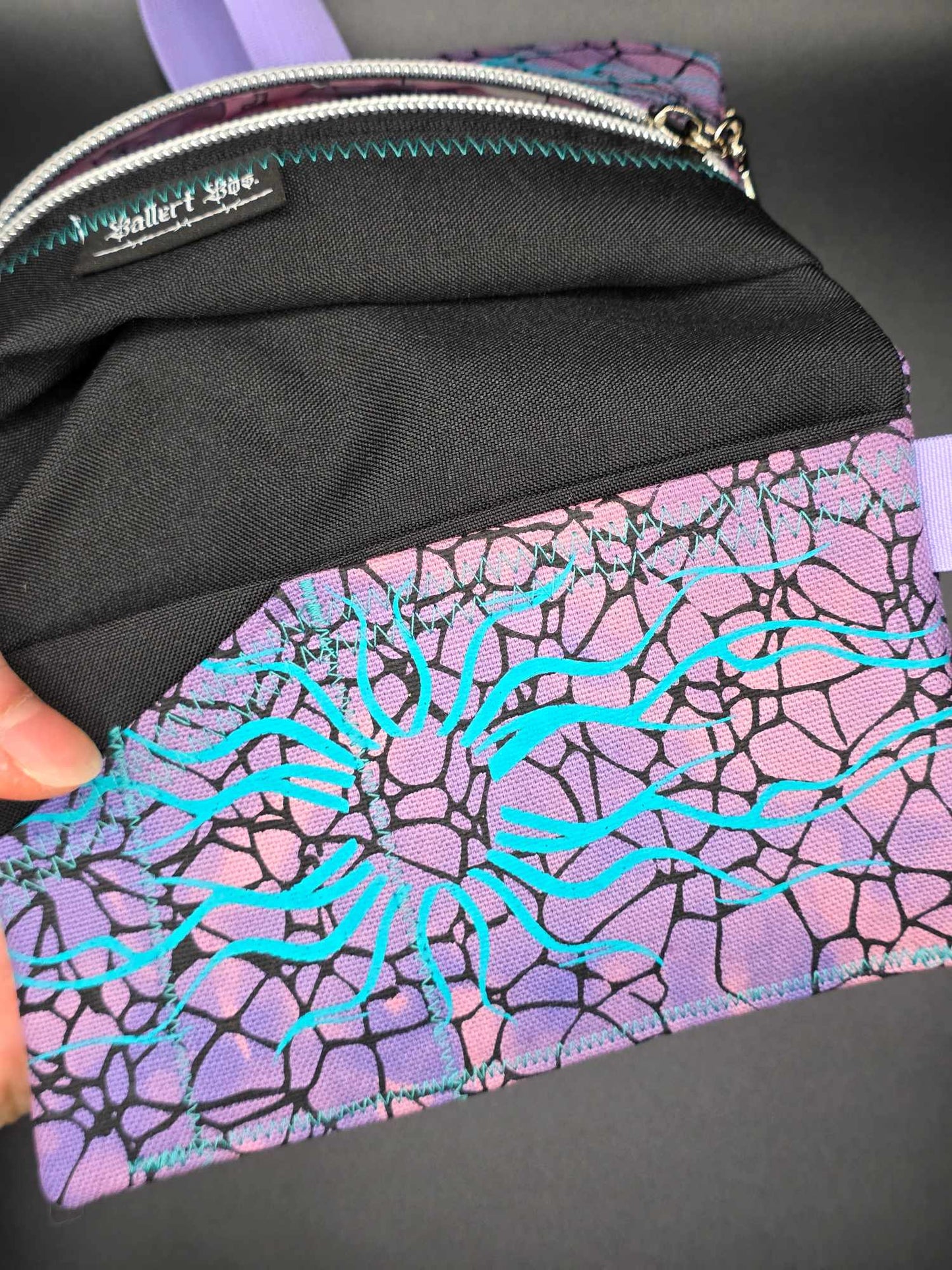 TT13.3 Tabacco pouch, tribals blue