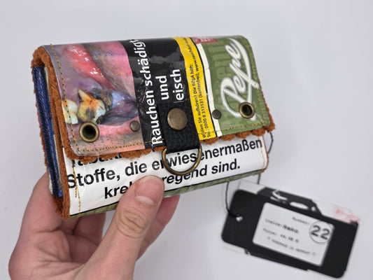Geldbeutel (Upcycled Trash) Nr. 22 - hidden Neko