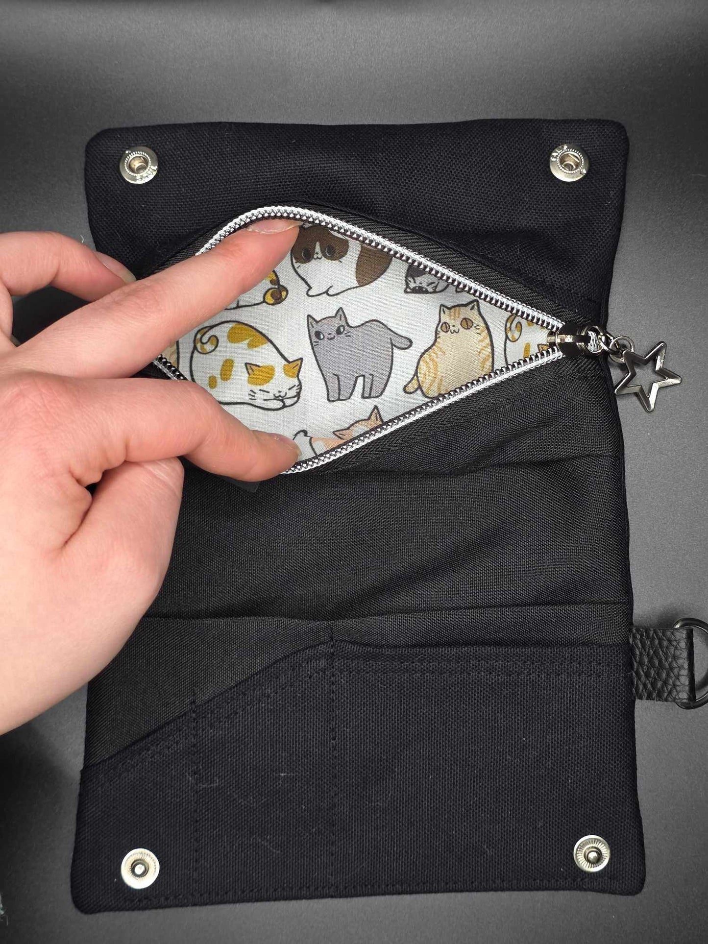 TT11.8 Tabacco pouch, eat the rich