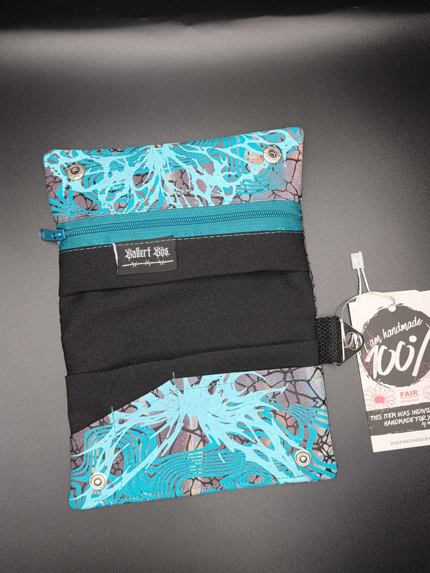 TT9.8 Tabacco pouch, Trippy Butterfly