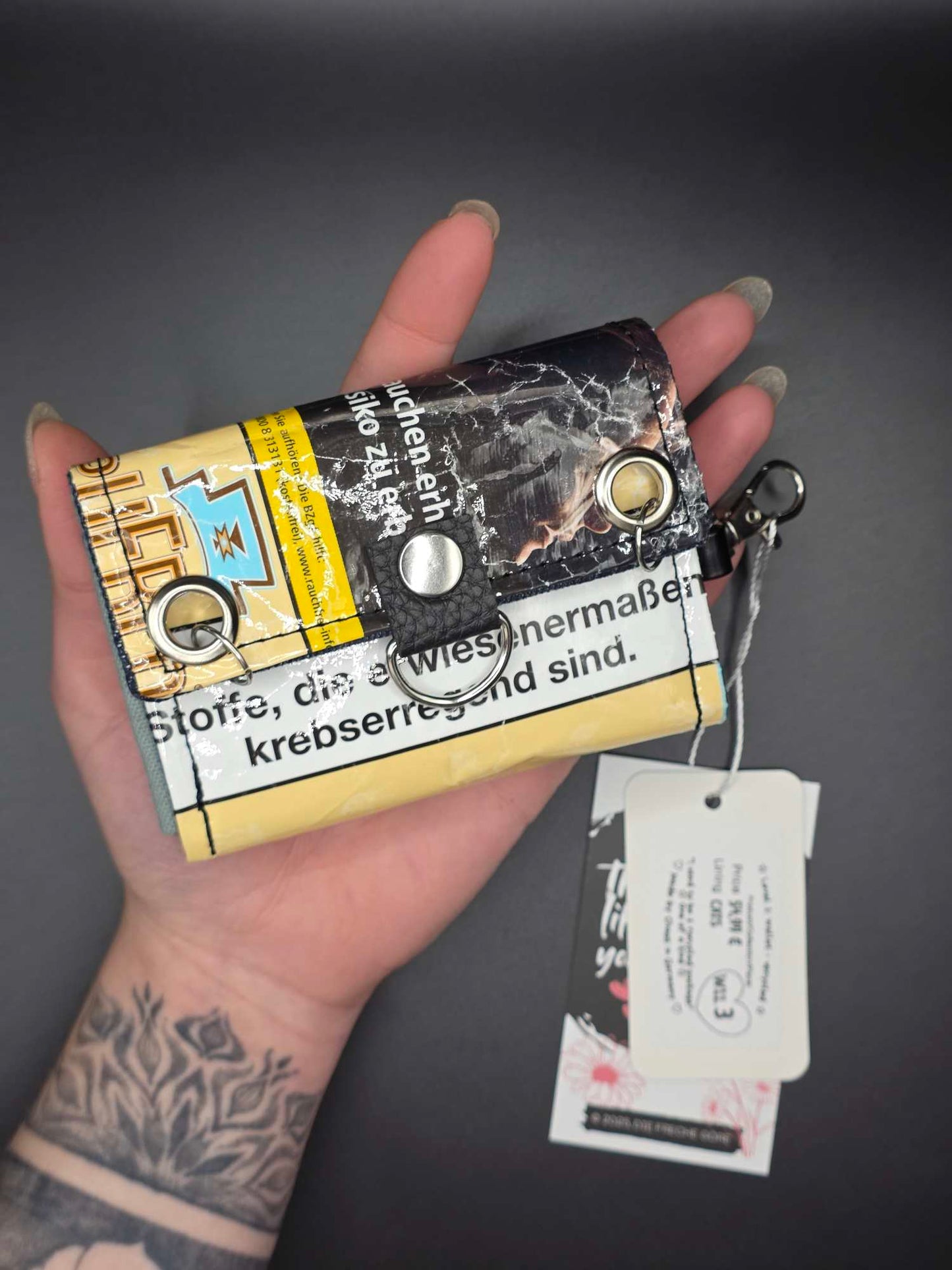 W11.3 wallet - upcycled, Cats inside