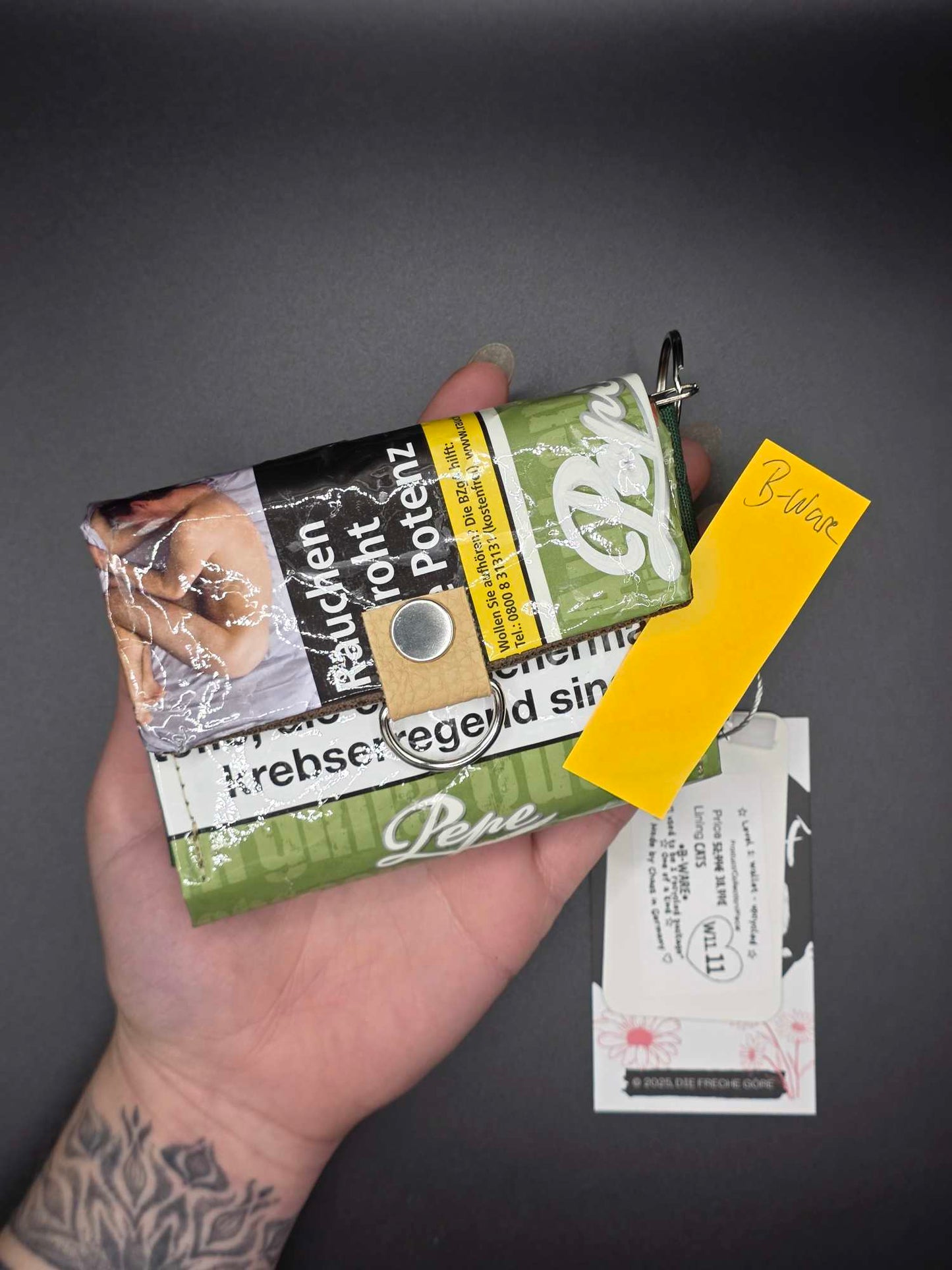 W11.11 wallet - upcycled, Cats inside *B-stock*