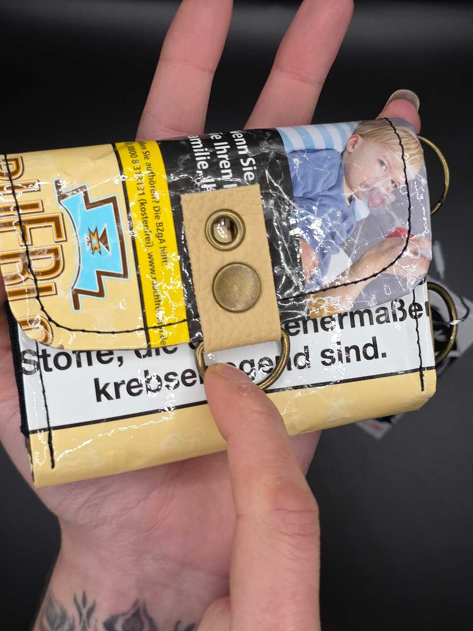 10.10 wallet - upcycled, beige cats