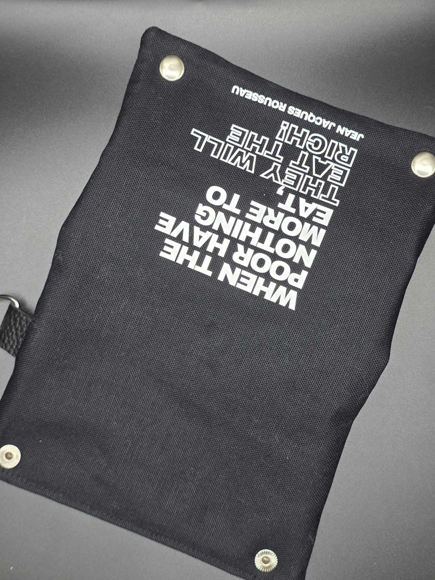 TT11.8 Tabacco pouch, eat the rich