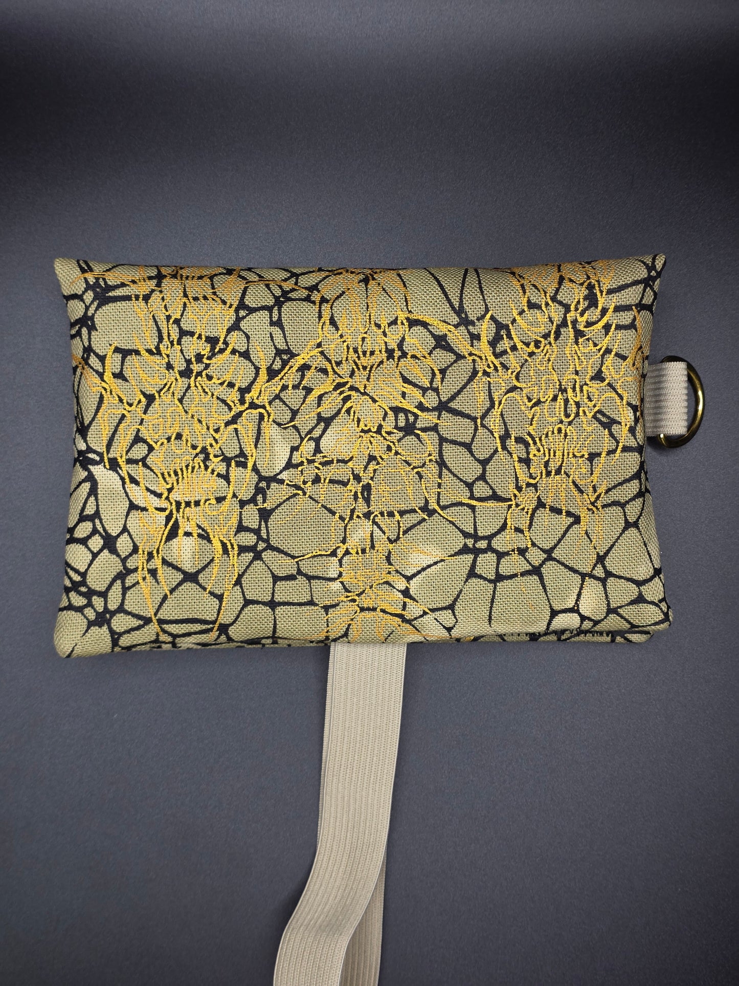 TT13.1 Tabacco pouch, tribals gold