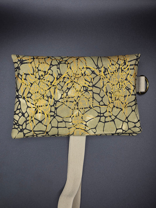 TT13.1 Tabacco pouch, tribals gold