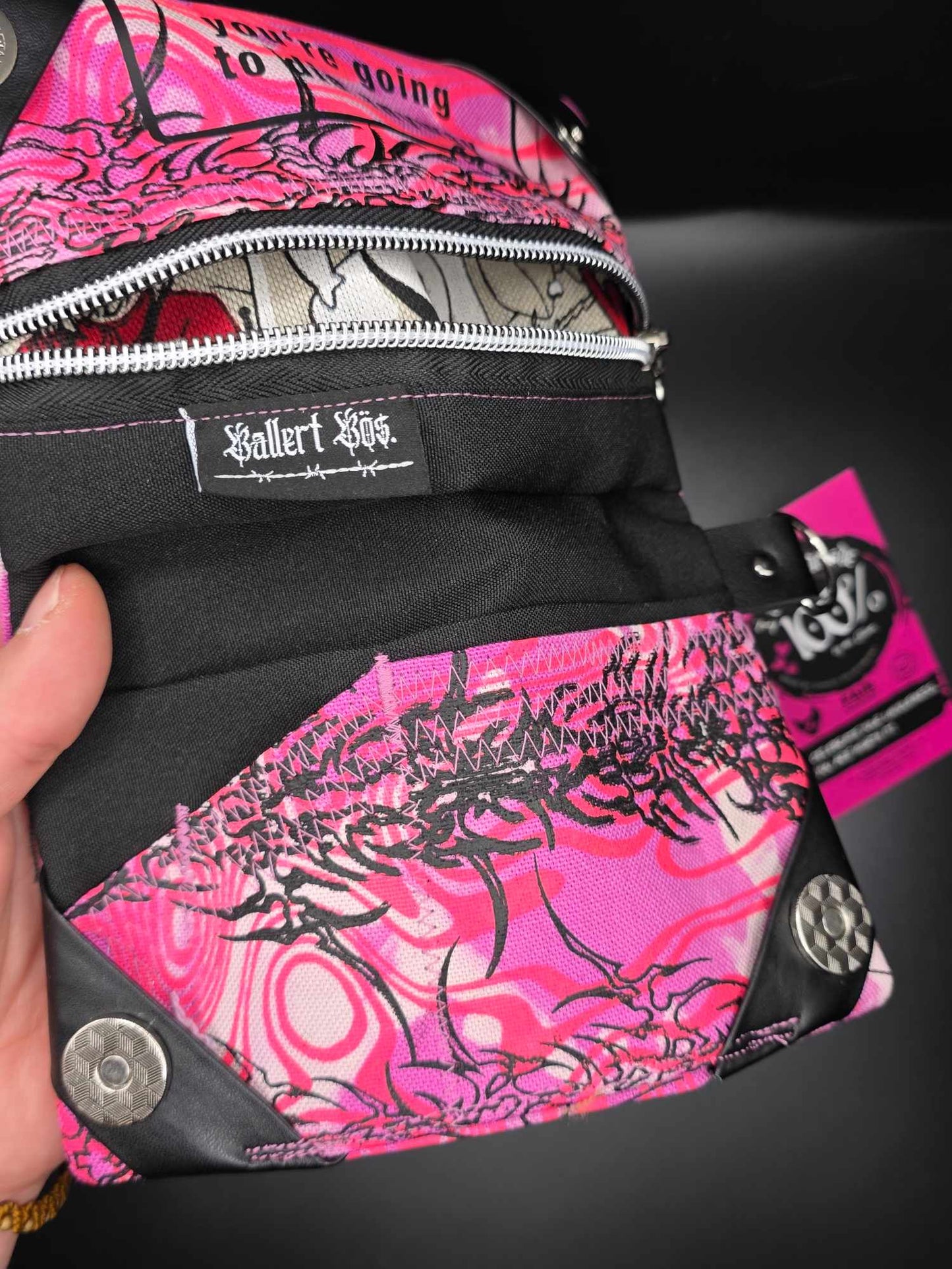 TT14.10 Tabaktasche, Trippy Tribals - Magnetknopf