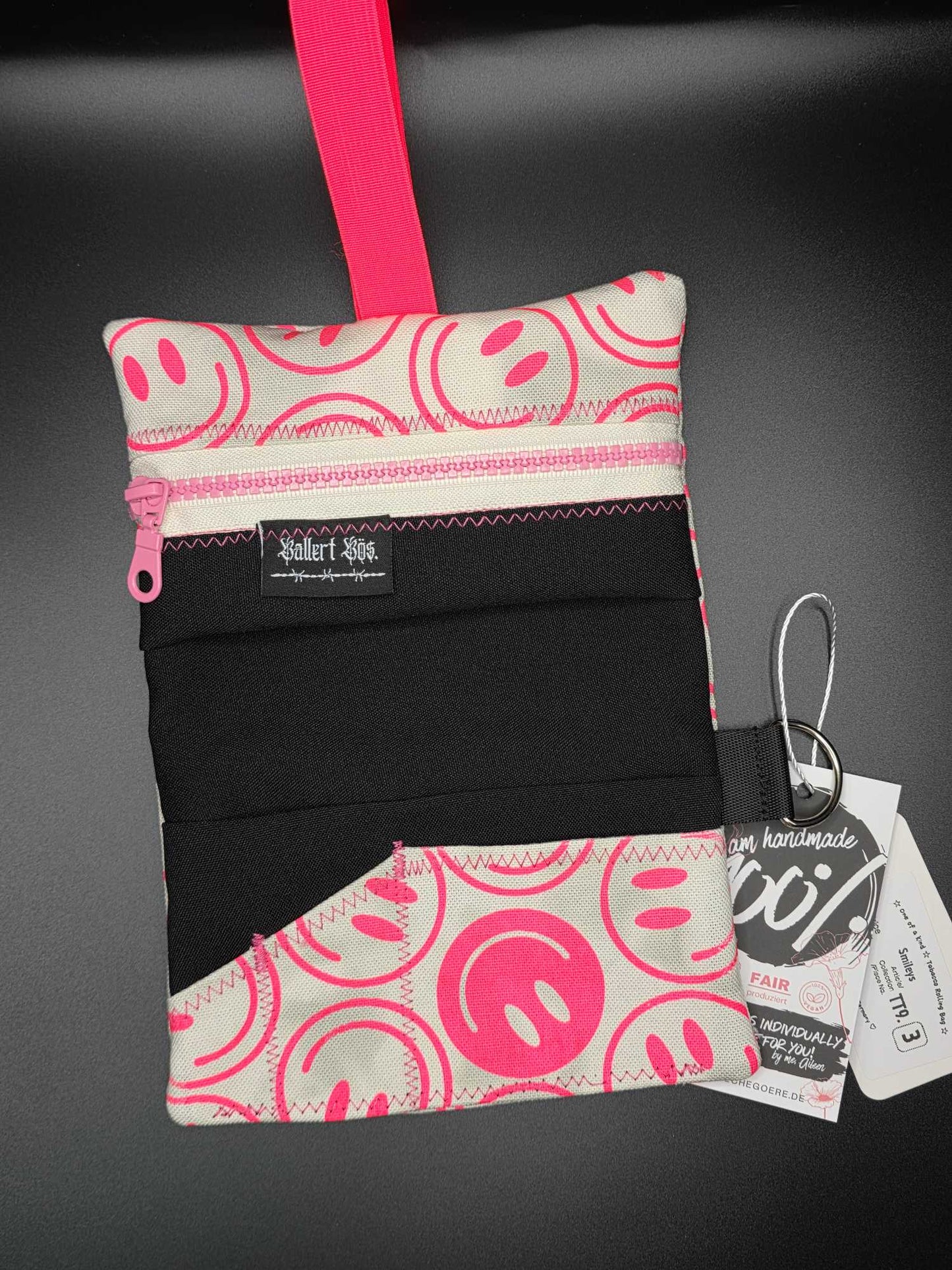 TT9.3 Tabacco pouch, Smileys