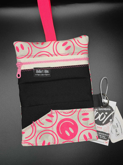 TT9.3 Tabacco pouch, Smileys