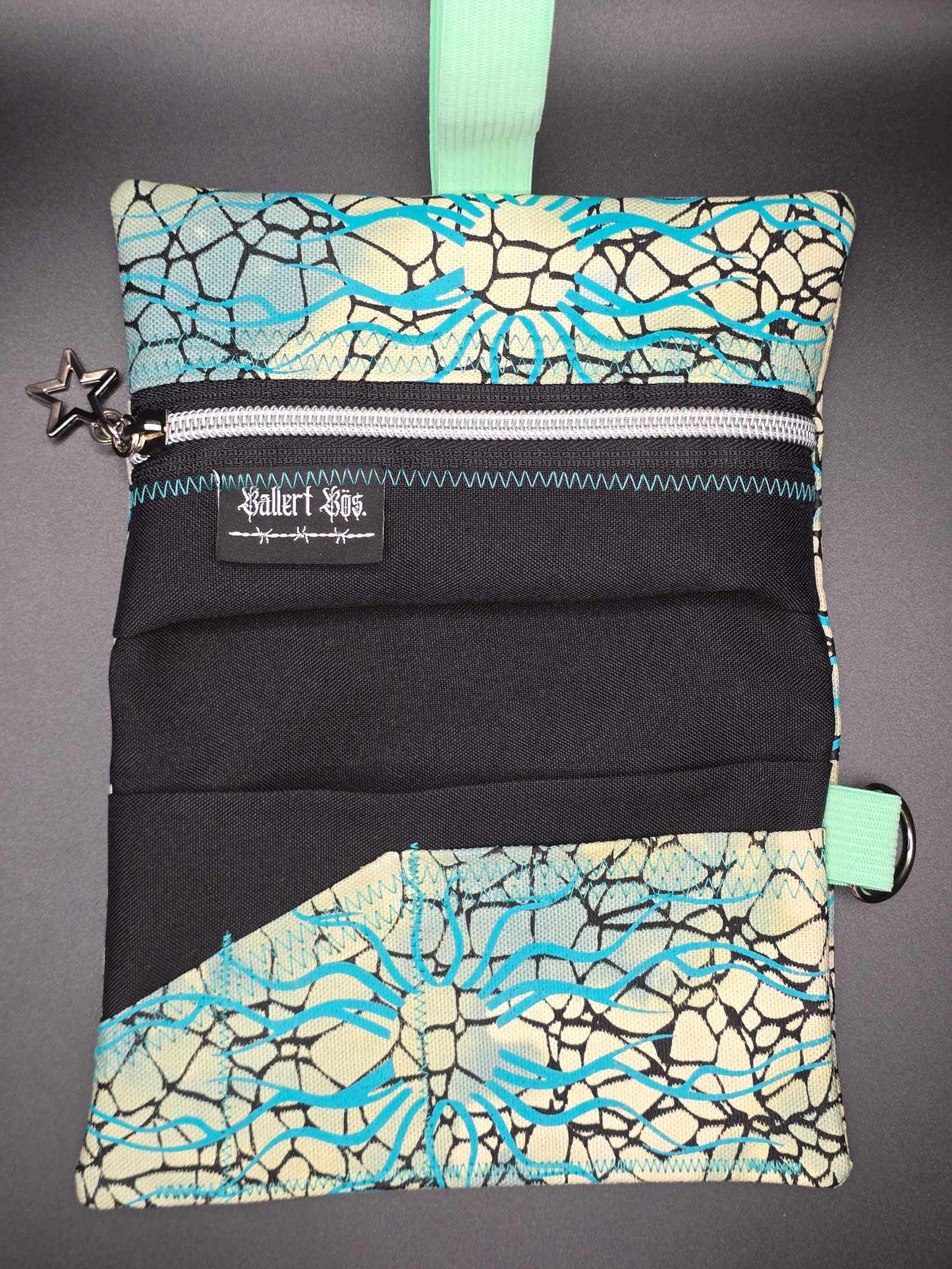 TT13.4 Tabacco pouch, tribals blue
