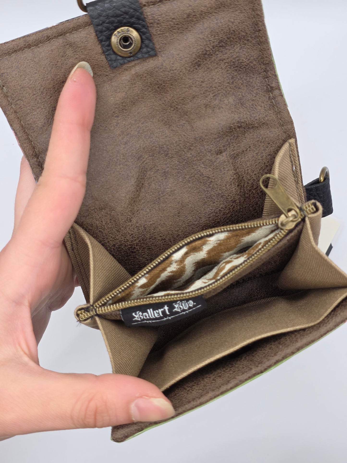 4.16 upcycling wallet, giraffe