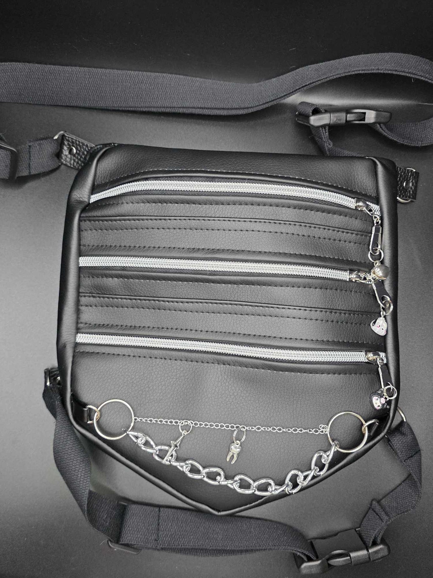 LB2.1+2 Leg Bag, black faux leather