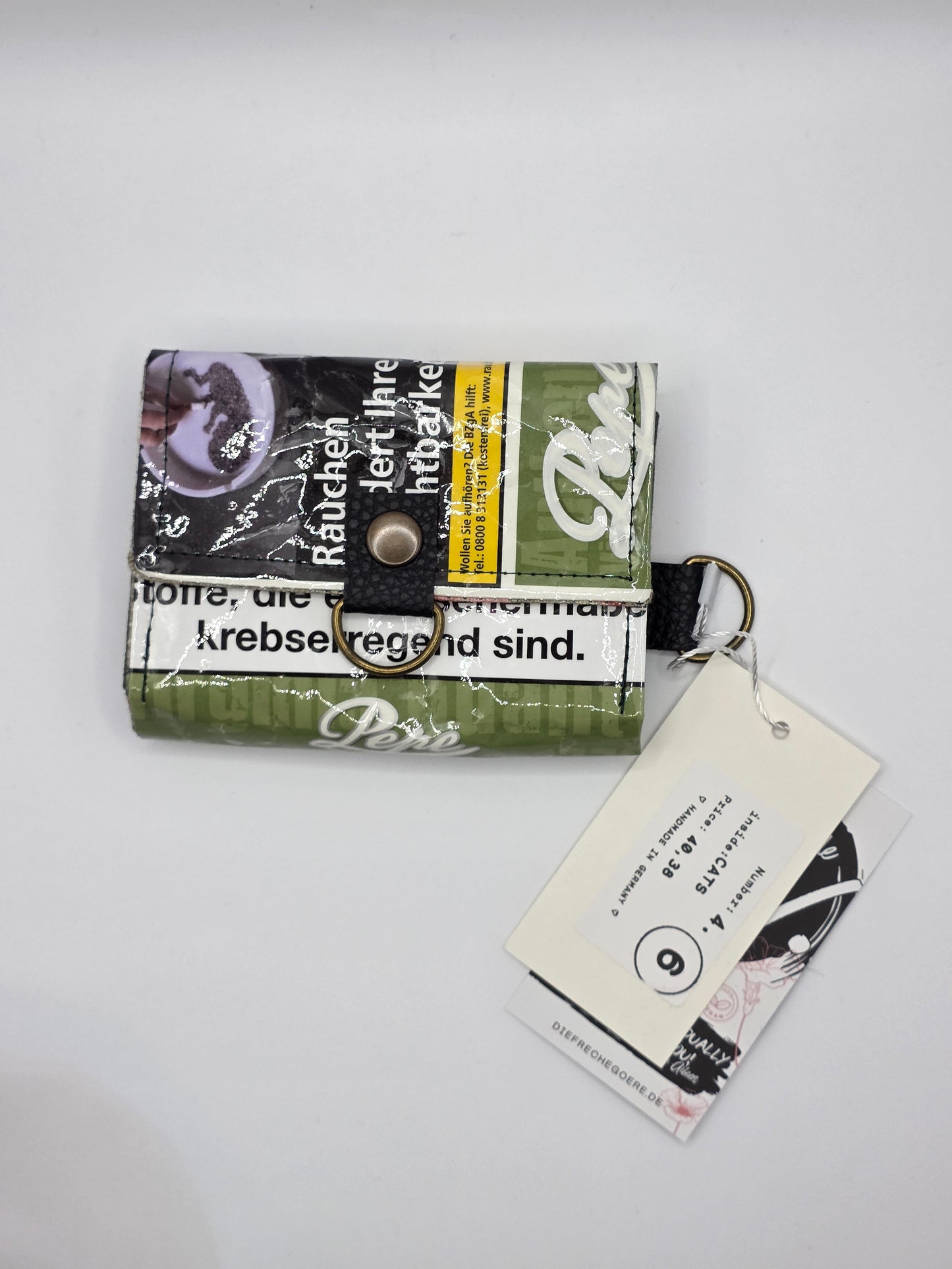 4.6 upcycling wallet, Cats