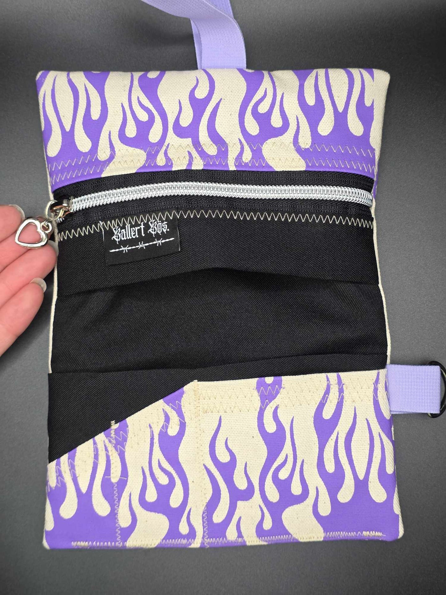 TT13.10 Tabacco pouch, creative flames