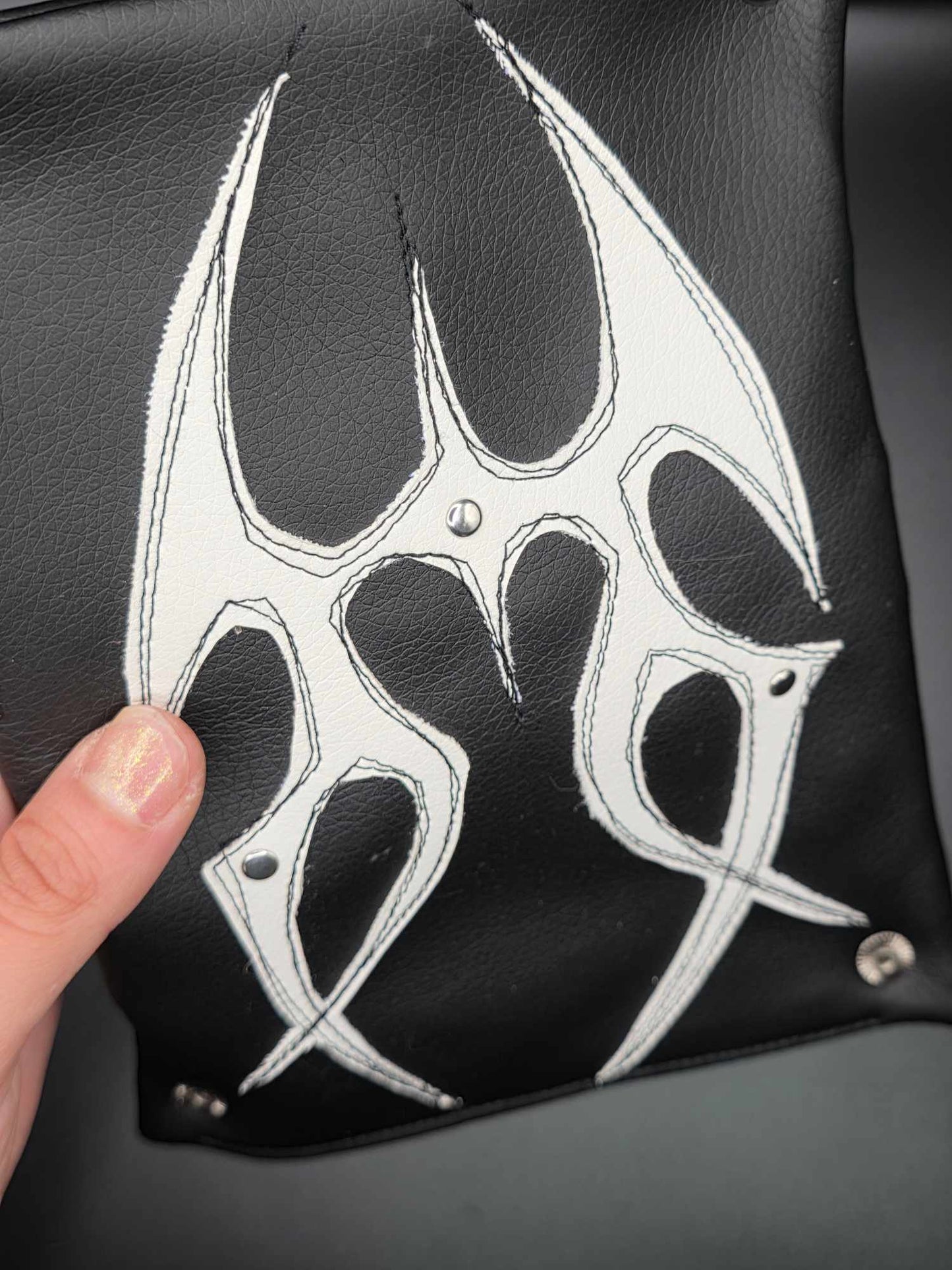 Tribals Tabaktasche - weiß