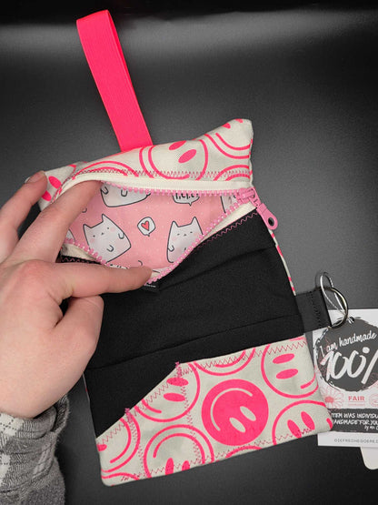 TT9.3 Tabacco pouch, Smileys