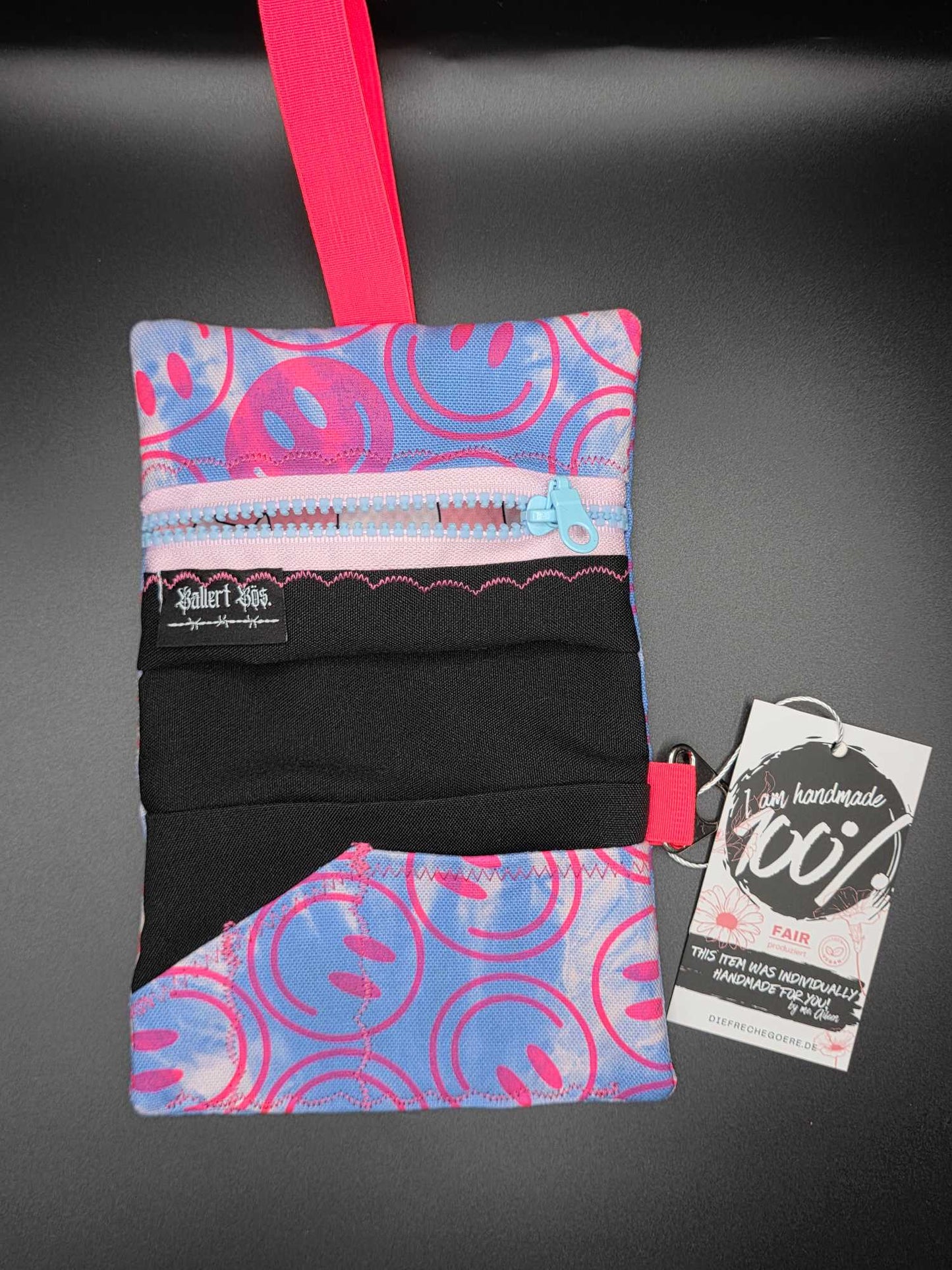 TT9.2 Tabacco pouch, Smileys