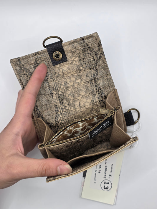 4.13 upcycling wallet, giraffe