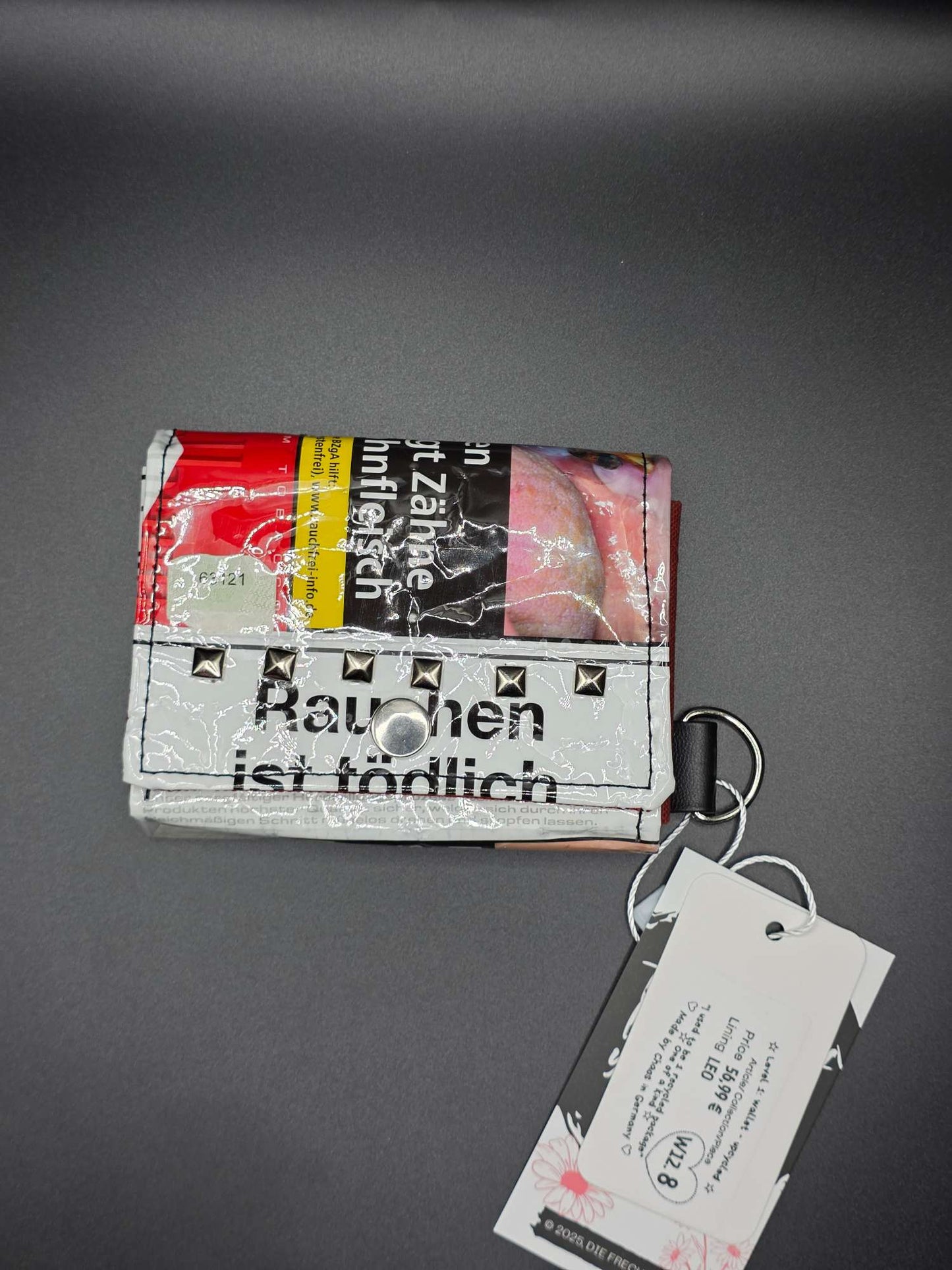 W12.8 wallet - upcycled, leo