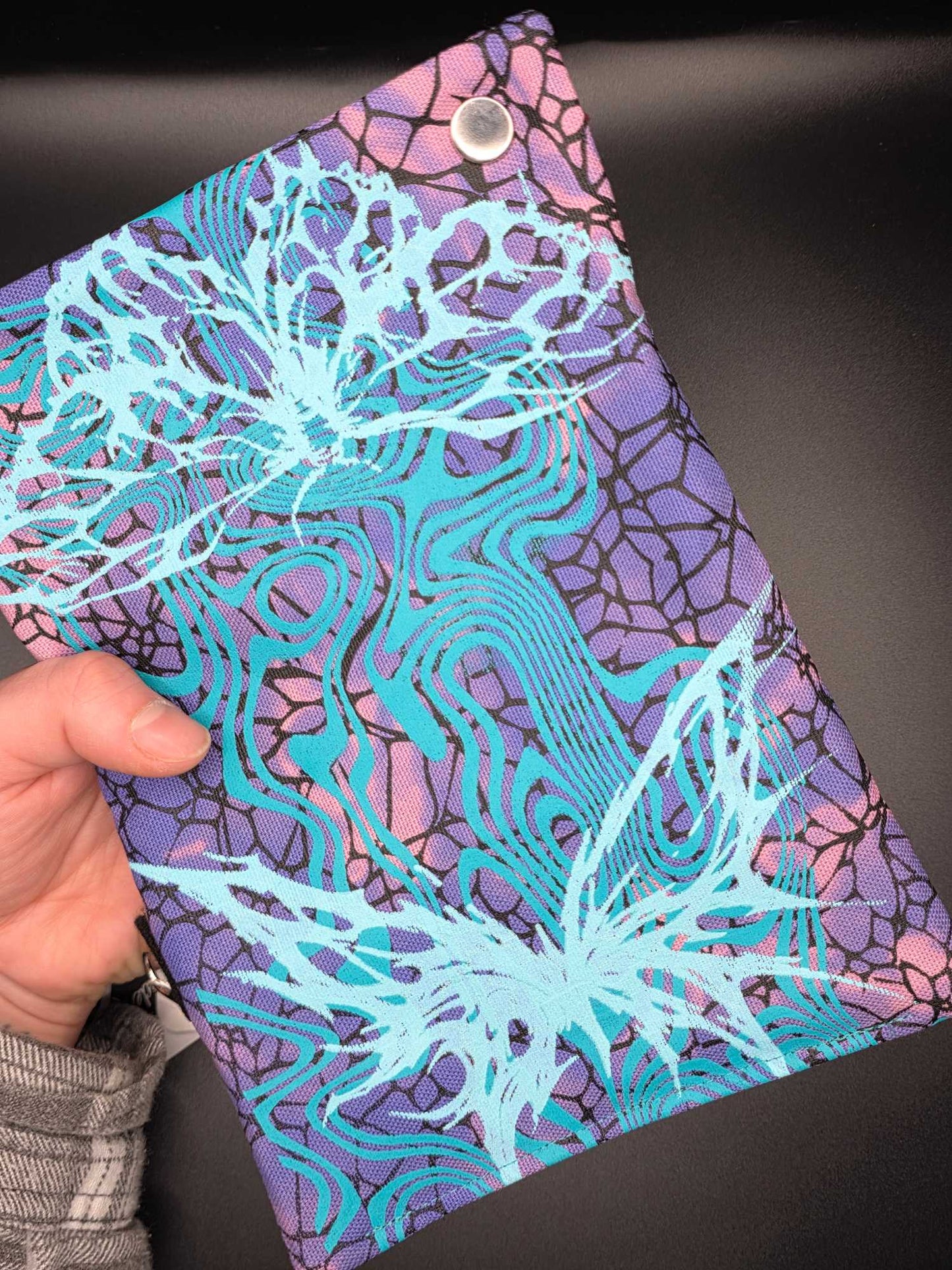 TT9.9 Tabacco pouch, Trippy Butterfly