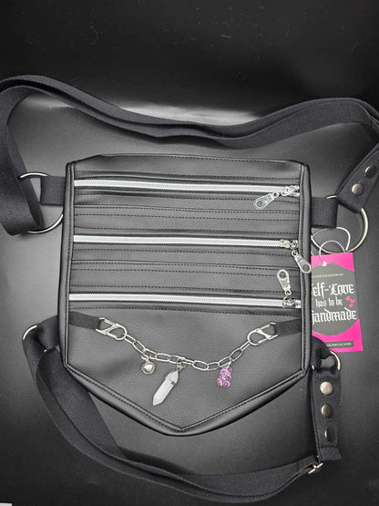 LB3.2-4 Leg Bag, black faux leather, silver