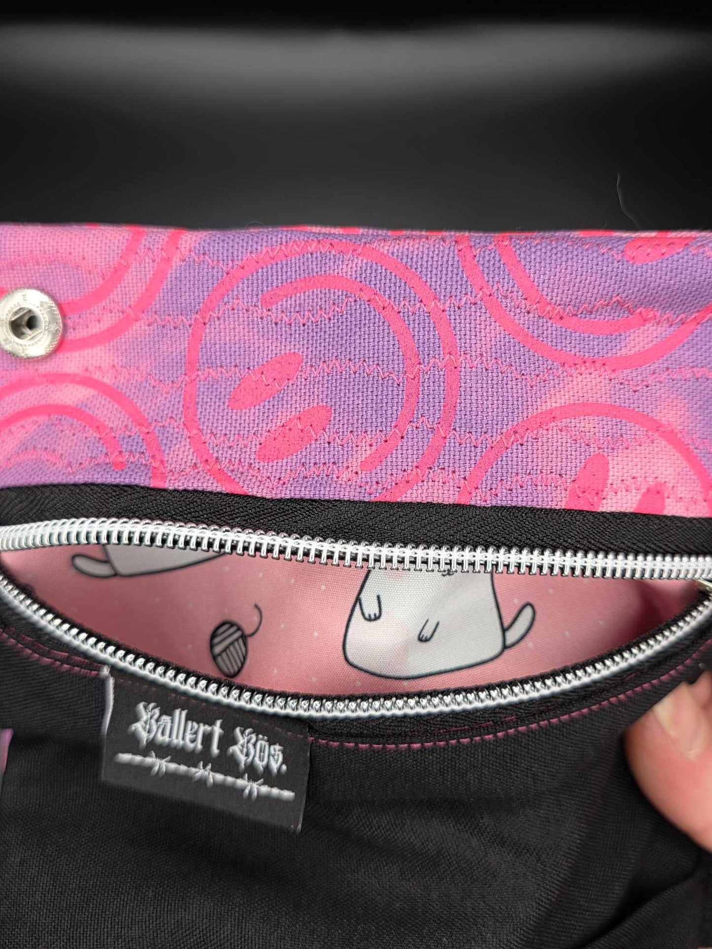 TT9.1 Tabacco pouch, Smileys