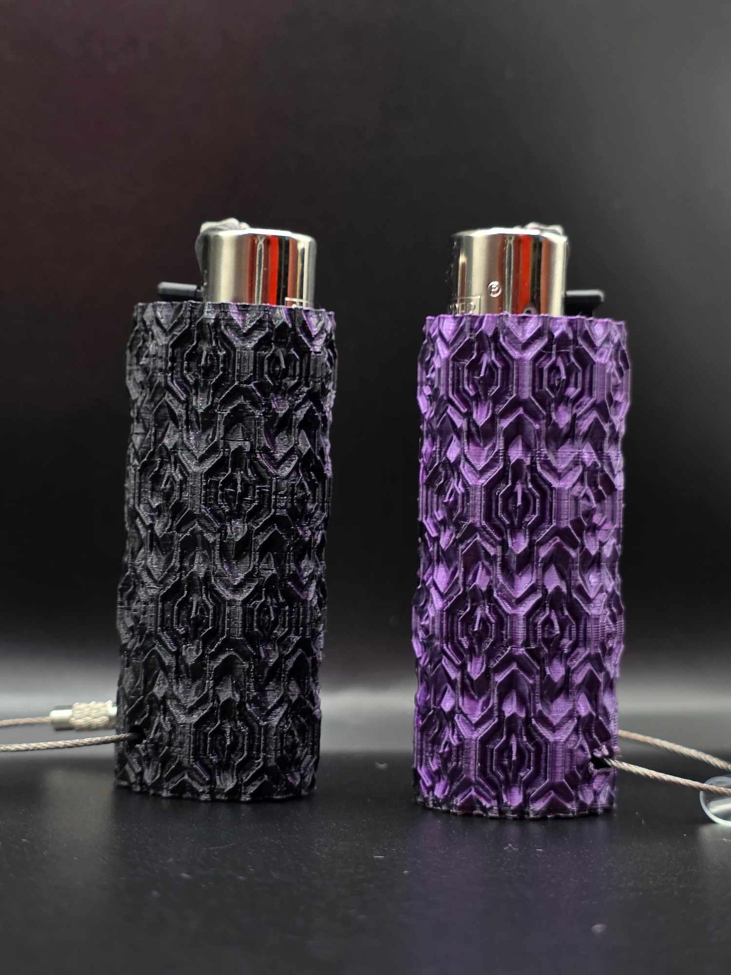 Trippy 3D Feuerzeug, schwarz-lila