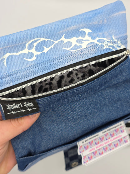 2.5 Tabacco pouch - light blue batik