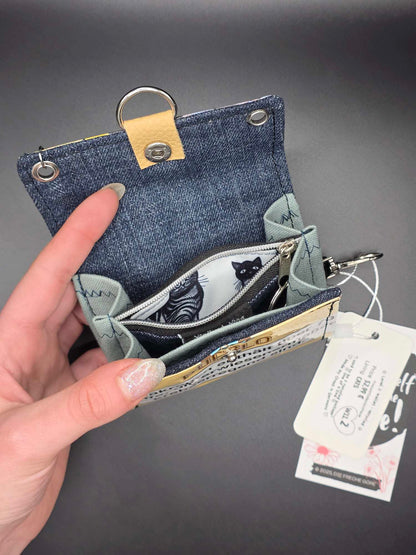 W11.2 wallet - upcycled, Cats inside