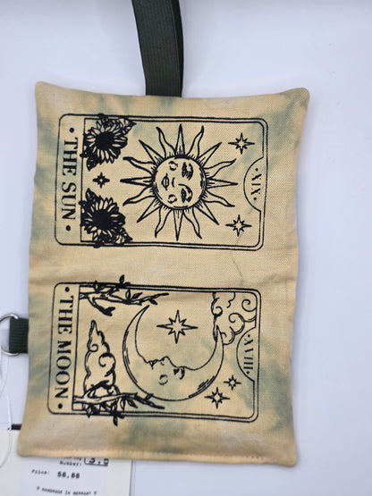 3.6 Tabacco pouch, Sun&Moon Tarot, green batik