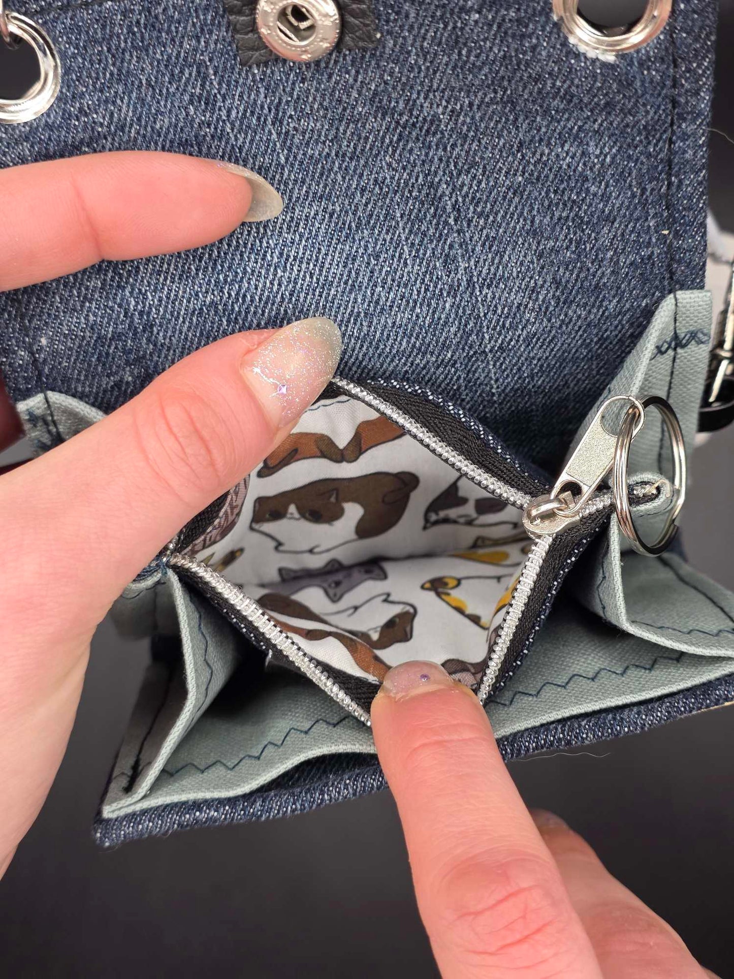 W11.3 wallet - upcycled, Cats inside