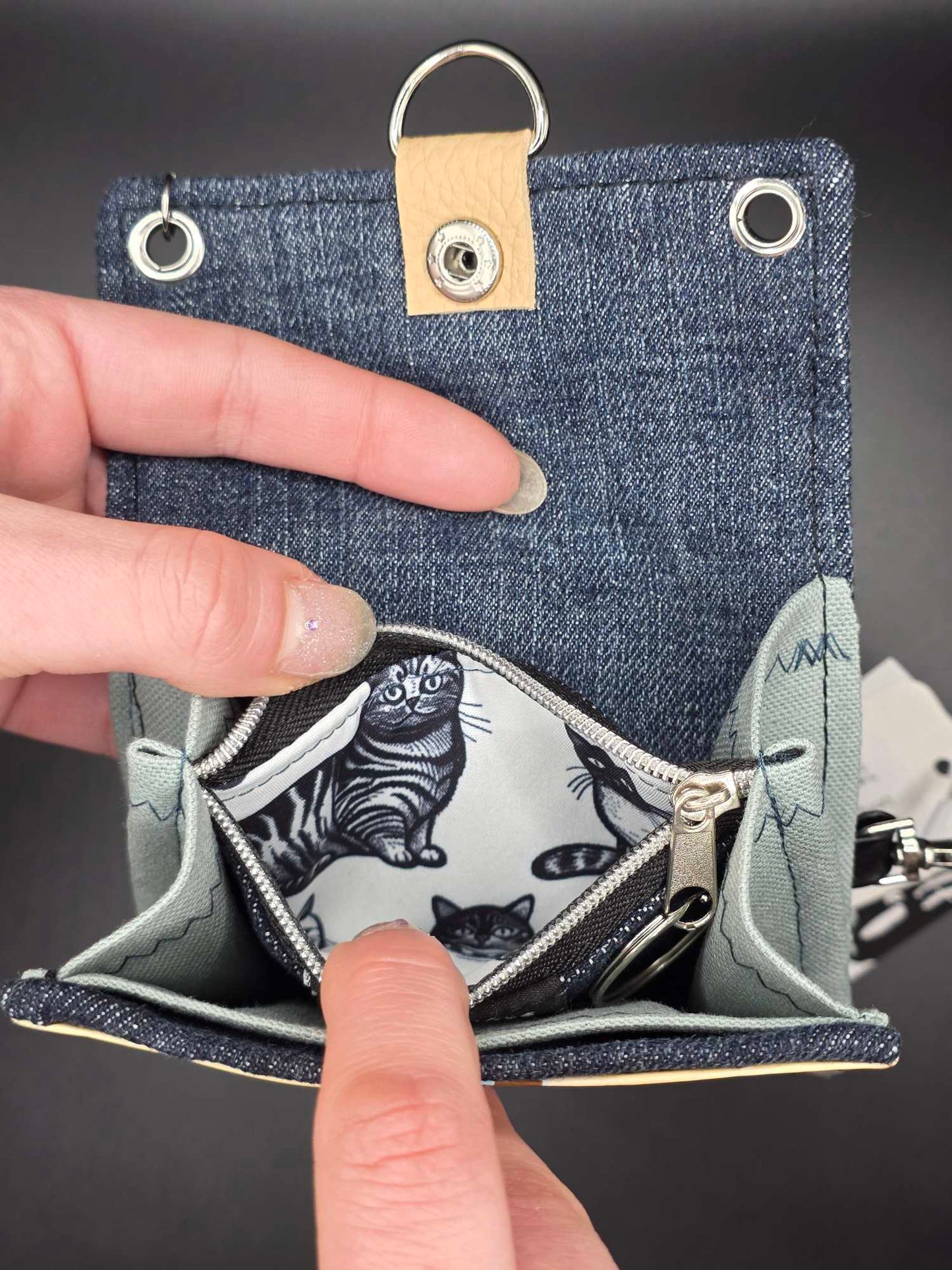 W11.2 wallet - upcycled, Cats inside