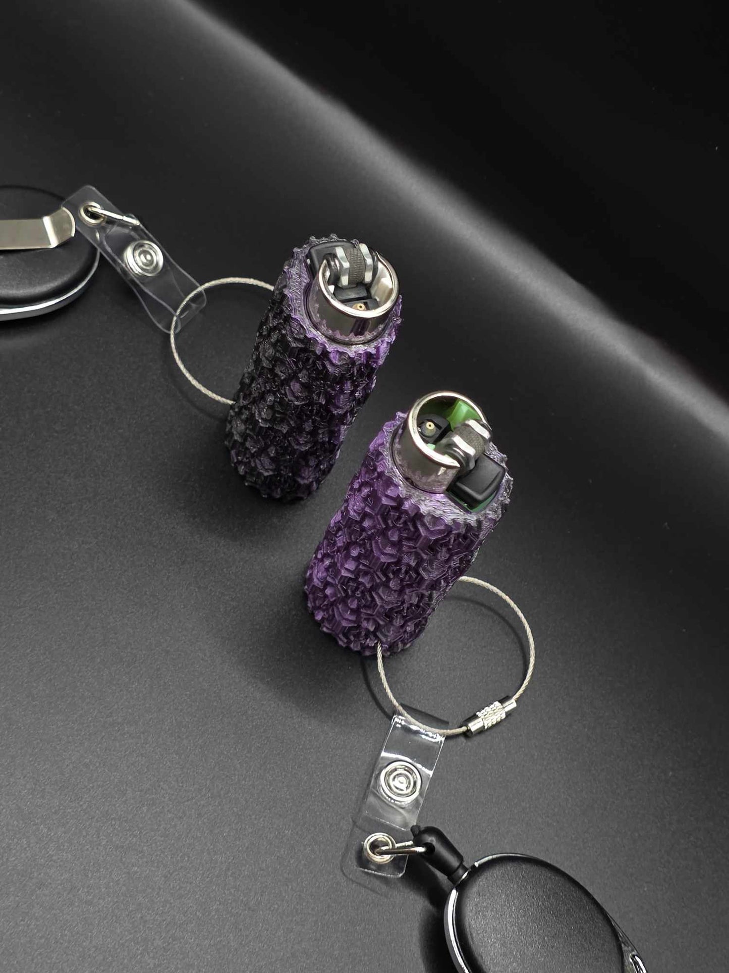 Trippy 3D Feuerzeug, schwarz-lila