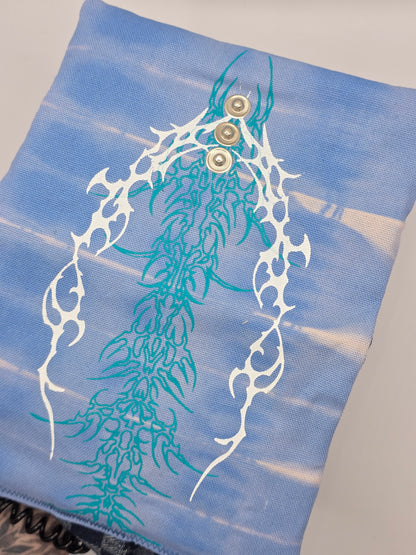 2.5 Tabacco pouch - light blue batik