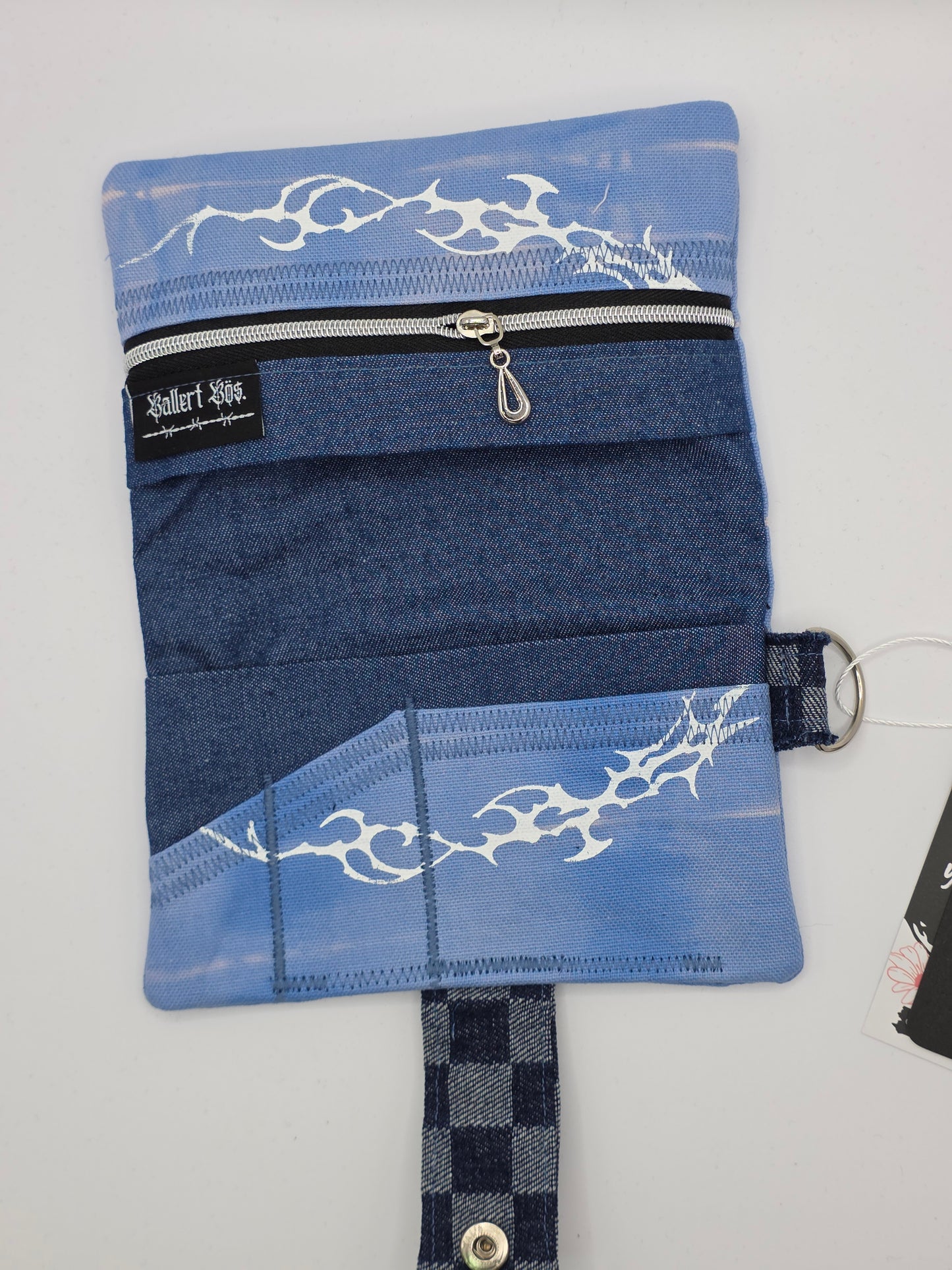 2.5 Tabacco pouch - light blue batik
