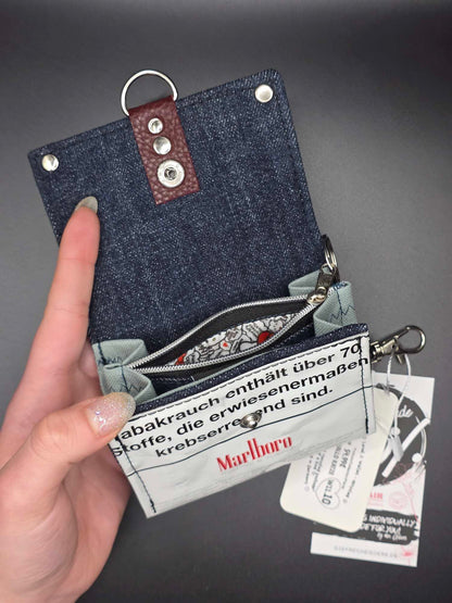 Windows 11.10 wallet - upcycled, Hello Cat inside