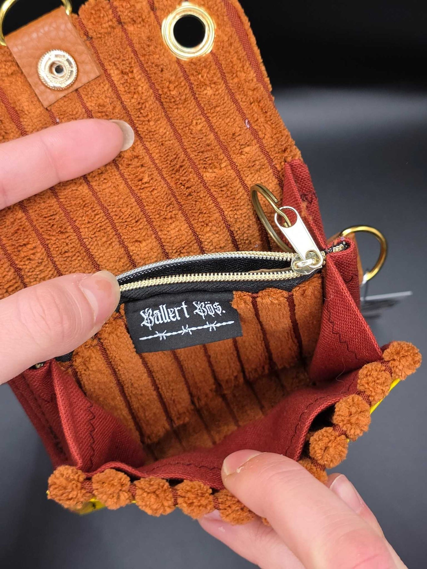 9.1 wallet, upcycled, beige cats