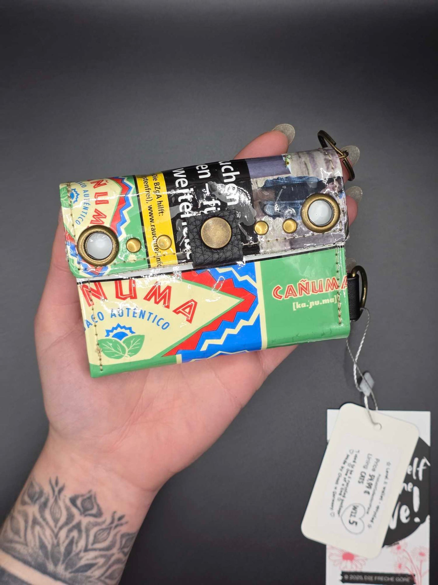 W11.5 wallet - upcycled, Cats inside