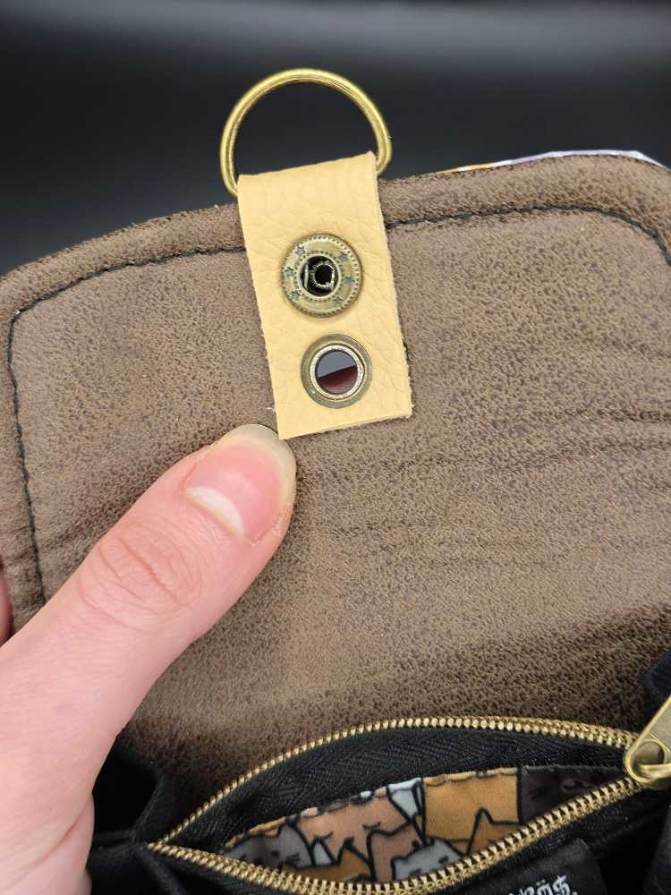 10.10 wallet - upcycled, beige cats